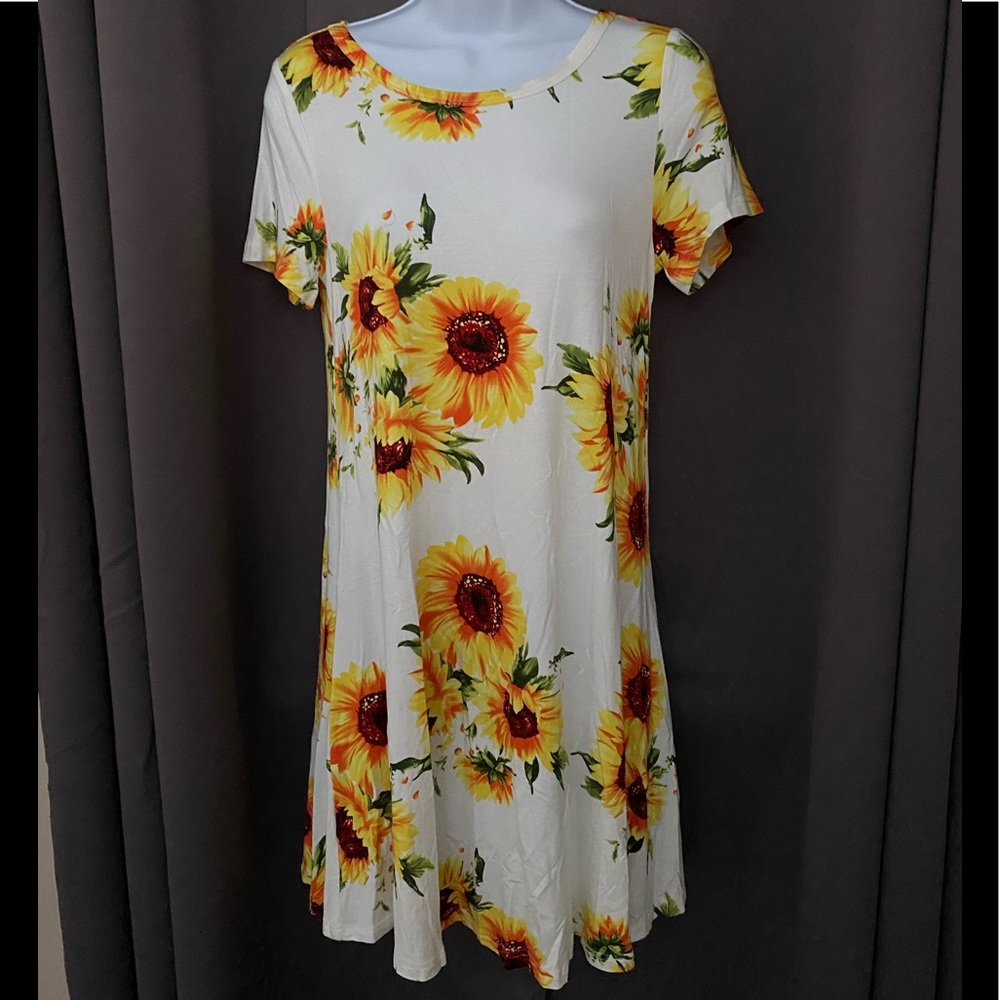 Short sleeve dress